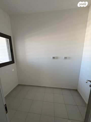 דירה, נחל עבדת, אפיקי הנחל / אופקים החדשה, אופקים