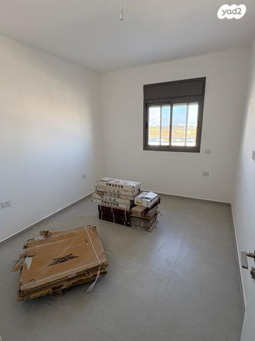 דירה, נחל עבדת, אפיקי הנחל / אופקים החדשה, אופקים