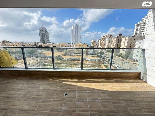 דירה, שדרות בן אב"י 6, נוף הטיילת, נתניה