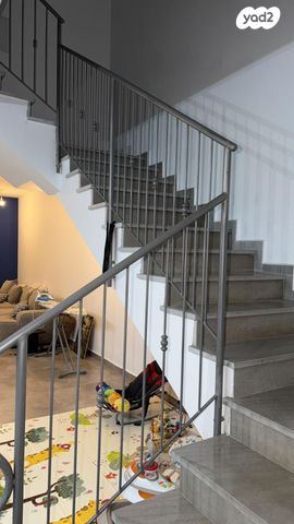 דו משפחתי, שערי תקווה, שערי תקווה