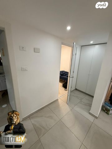 דירה, יוסף אבו, נתיבות מערב, נתיבות