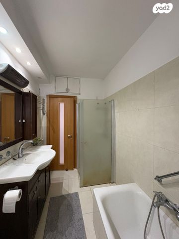 דירה, קריניצי, שכונת בן גוריון, מרכז העיר ג', רמת גן