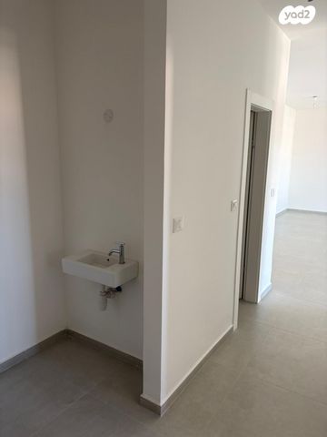 דירה, נחל עבדת, אפיקי הנחל / אופקים החדשה, אופקים