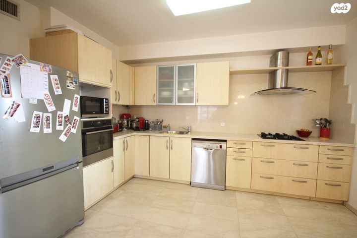 נחלת יצחק 18