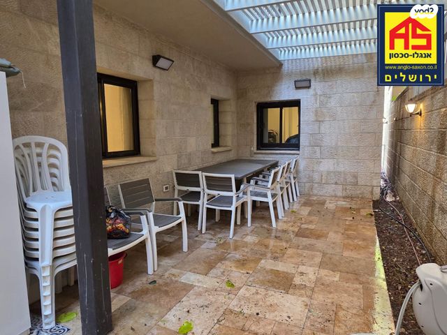 דירת גן, רחל אמנו, המושבה היוונית, ירושלים