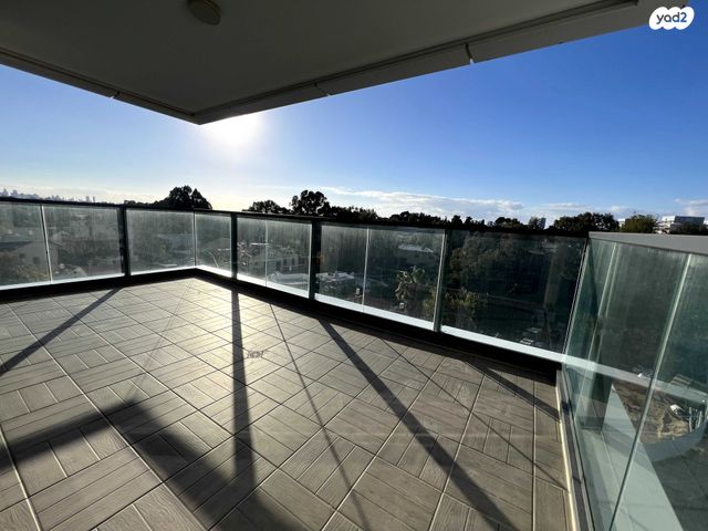 דירה, הרצליה