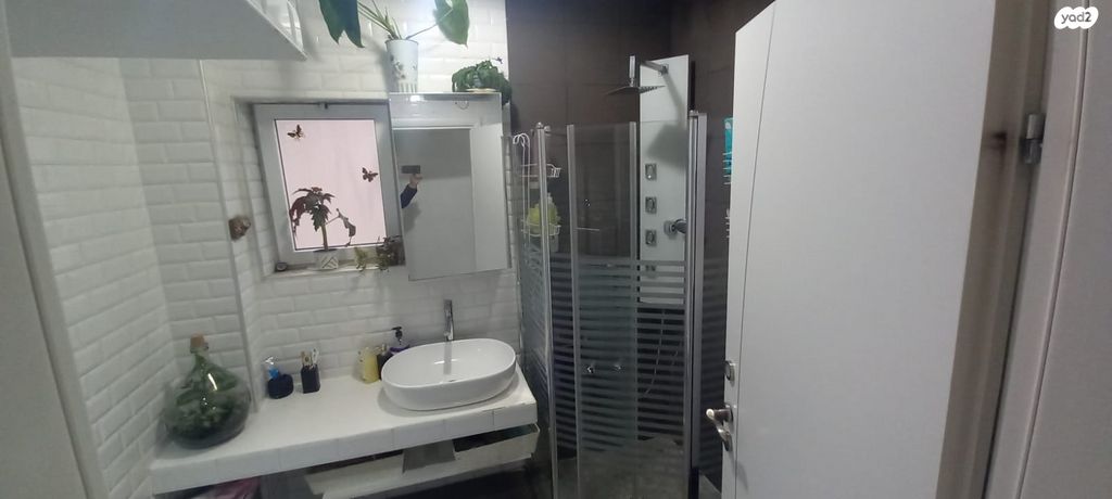 דו משפחתי, שאול המלך, יצחק רבין, מעלות תרשיחא