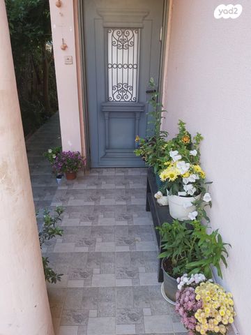 דו משפחתי, שאול המלך, יצחק רבין, מעלות תרשיחא