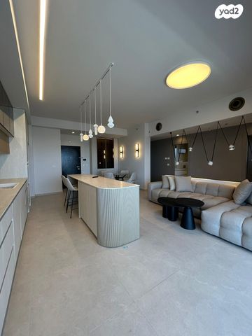 דירה, ניסים אלוני, צמרות איילון, פארק צמרת, תל אביב יפו