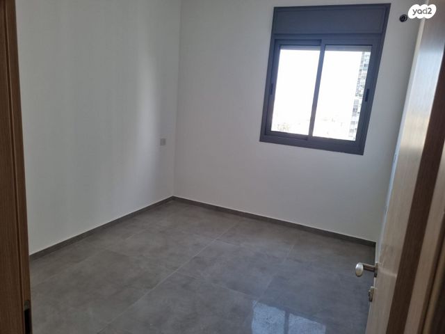 גג/ פנטהאוז, אורי אלמוג, קרית רבין, חולון