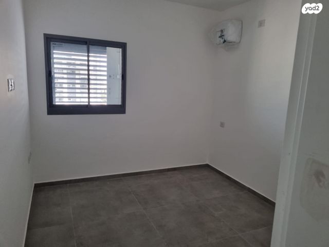 גג/ פנטהאוז, אורי אלמוג, קרית רבין, חולון