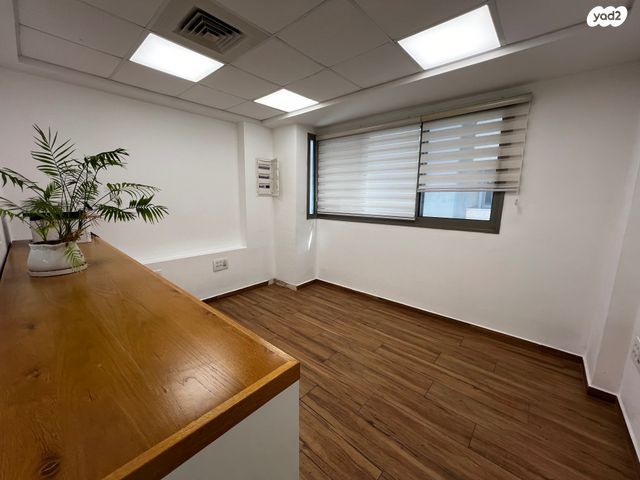 משרדים, דרך בר יהודה, נשר