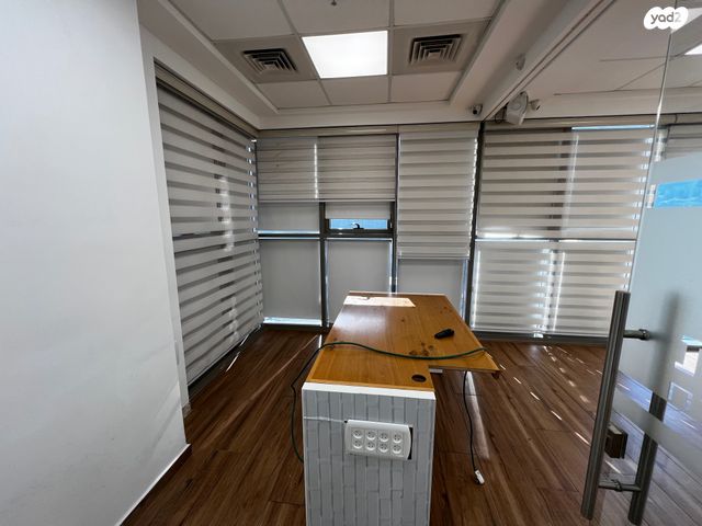 משרדים, דרך בר יהודה, נשר