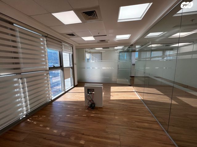 משרדים, דרך בר יהודה, נשר