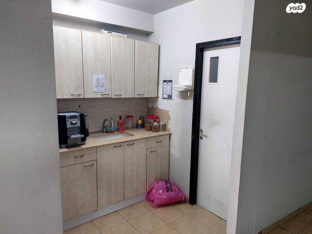 משרדים, מפעלי נחם הר טוב