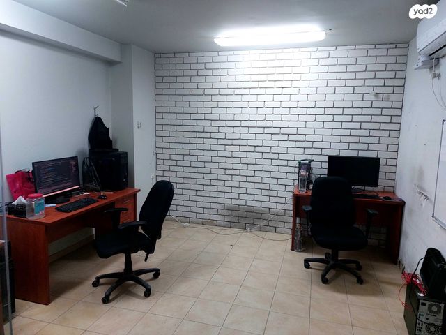 משרדים, מפעלי נחם הר טוב