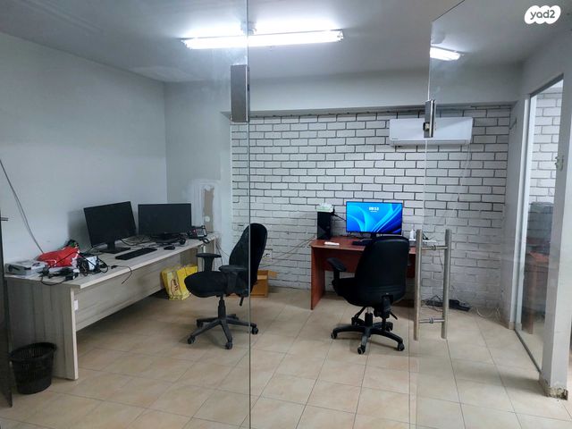 משרדים, מפעלי נחם הר טוב