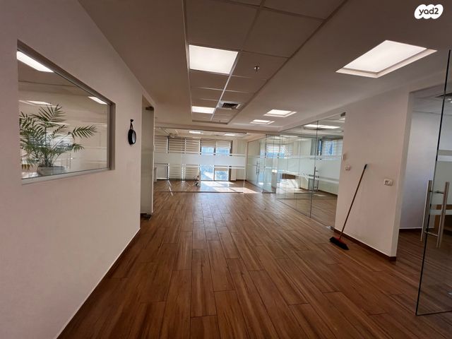 משרדים, דרך בר יהודה, נשר