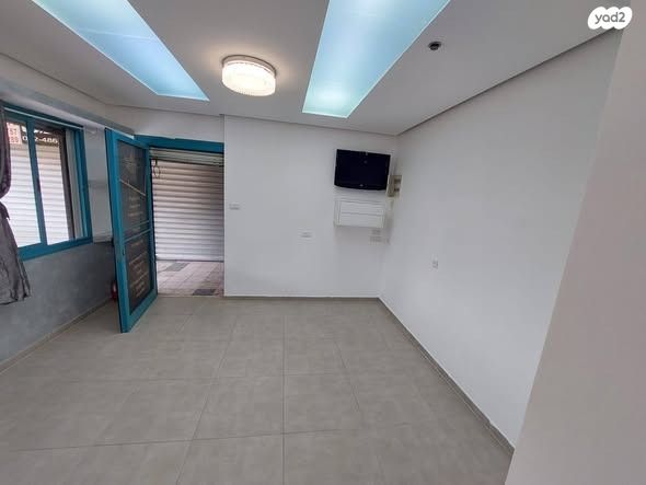 חנויות/ שטח מסחרי, פנחס ספיר, מגדל העמק