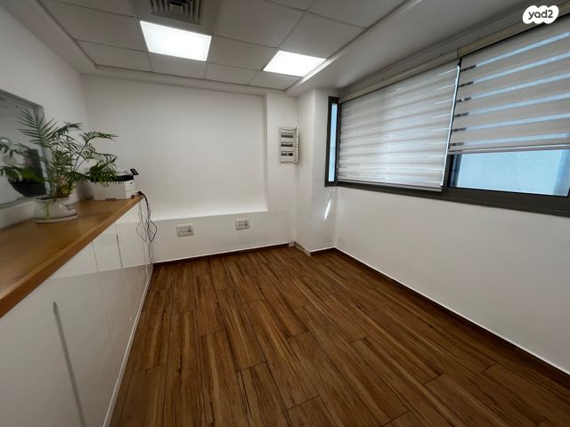 משרדים, דרך בר יהודה, נשר