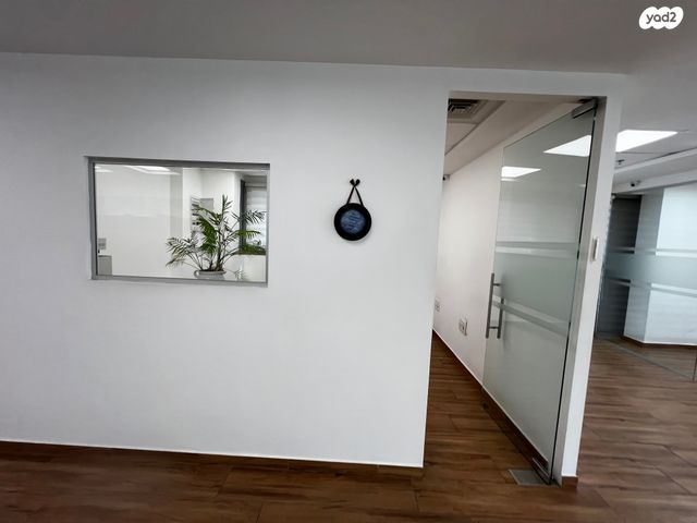 משרדים, דרך בר יהודה, נשר