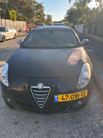 מודעת רכב אלפא רומיאו ג'ולייטה