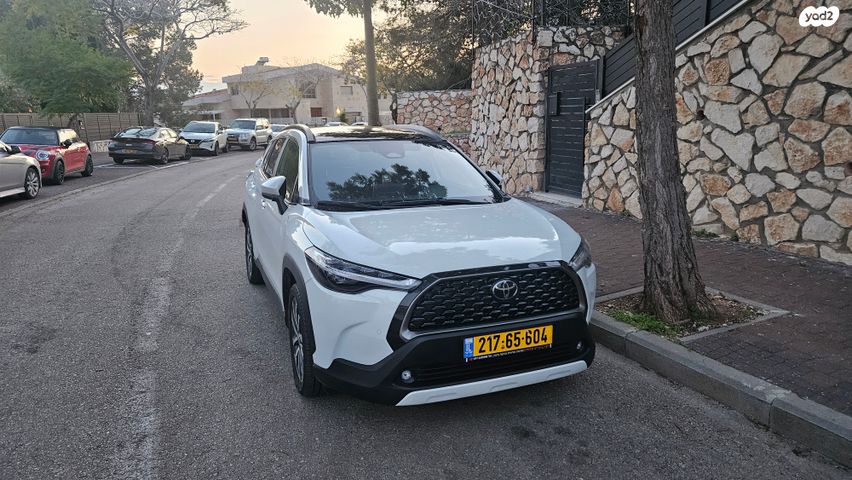 מודעת רכב טויוטה קורולה קרוס