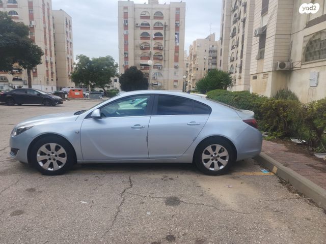 מודעת רכב אופל אינסיגניה