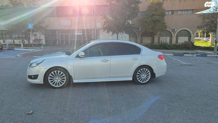 סובארו B4/לגאסי