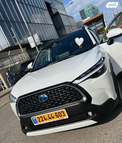 מודעת רכב טויוטה קורולה קרוס