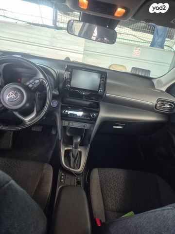 טויוטה יאריס קרוס