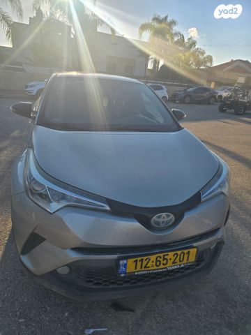 מודעת רכב טויוטה C-HR