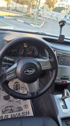 סובארו B4/לגאסי