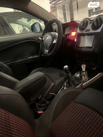 אלפא רומיאו מיטו