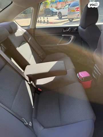 סובארו B4/לגאסי