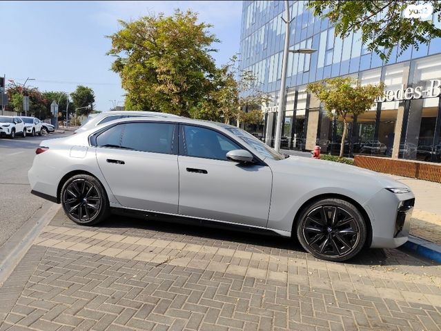 מודעת רכב ב מ וו סדרה 7