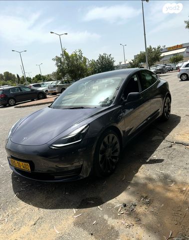 מודעת רכב טסלה מודל 3