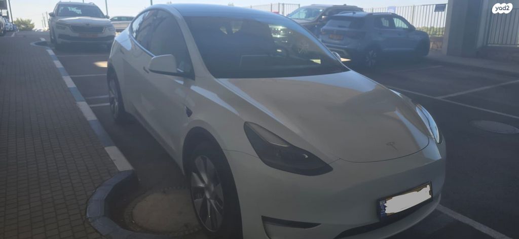 מודעת רכב טסלה מודל Y
