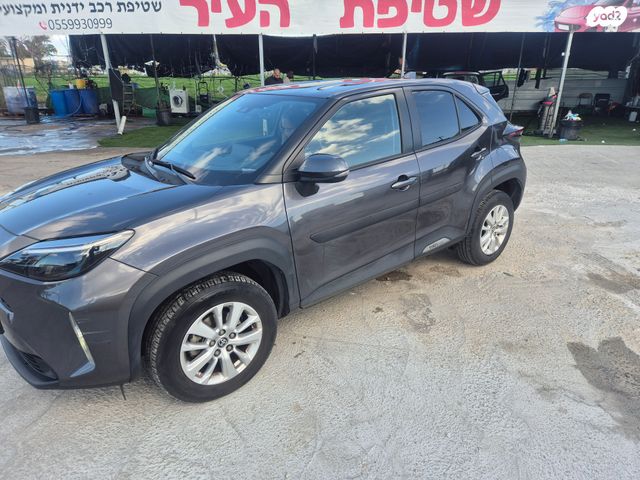 טויוטה יאריס קרוס