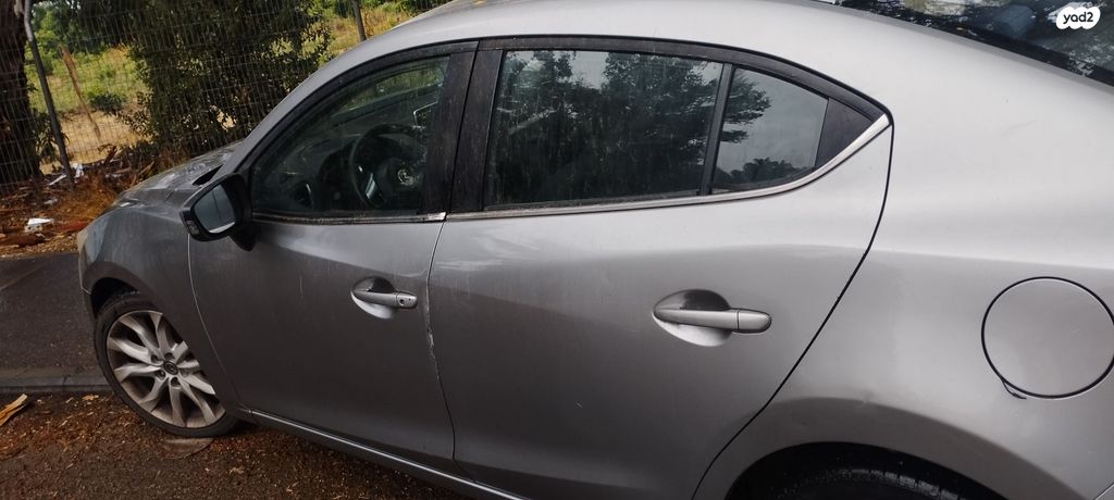 מודעת רכב מאזדה 3