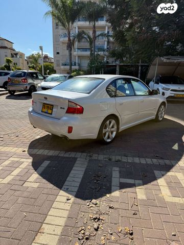 סובארו B4/לגאסי