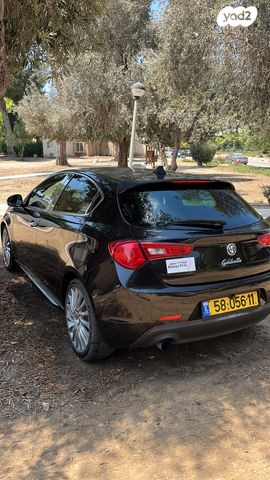 מודעת רכב אלפא רומיאו ג'ולייטה