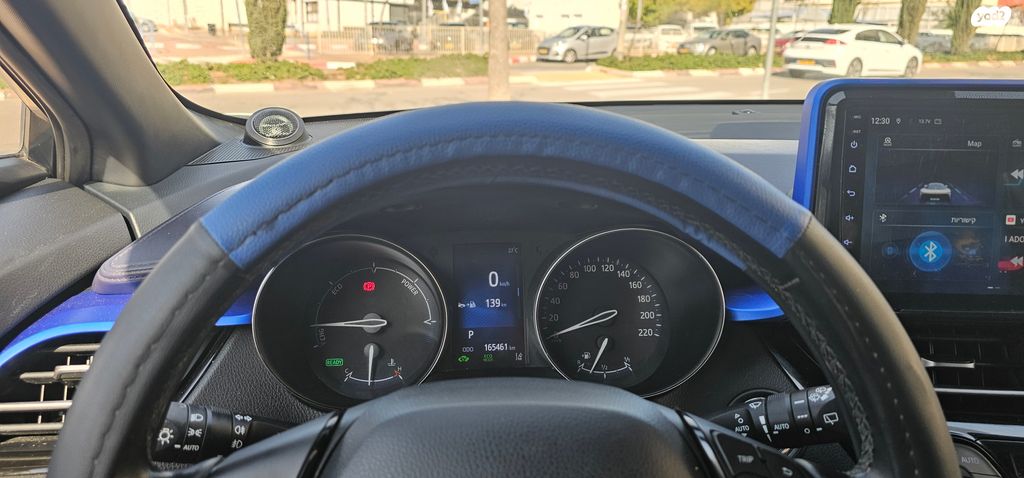 מודעת רכב טויוטה C-HR