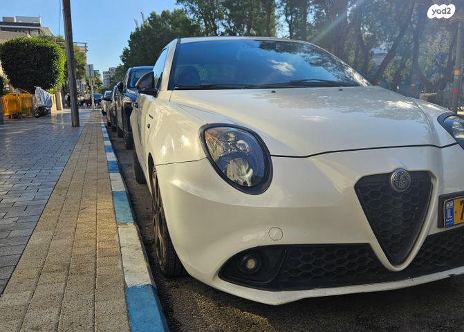 מודעת רכב אלפא רומיאו מיטו