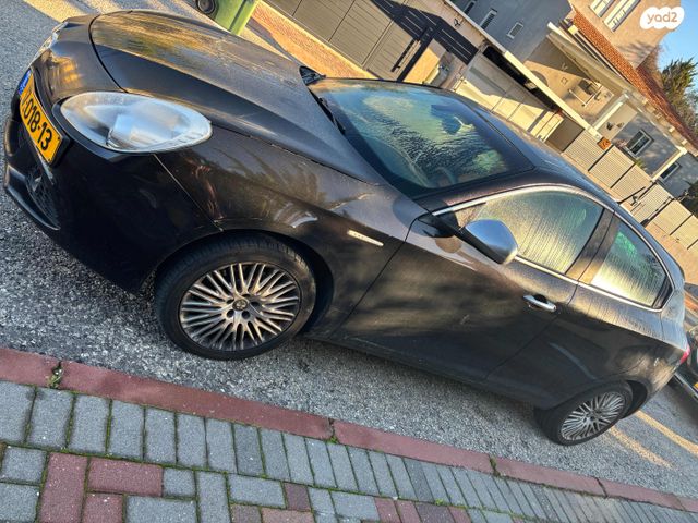 אלפא רומיאו ג'ולייטה