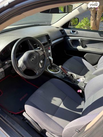 סובארו B4/לגאסי