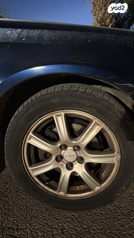 סובארו B4/לגאסי