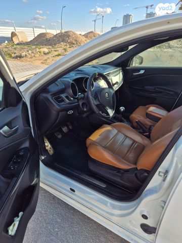 אלפא רומיאו ג'ולייטה