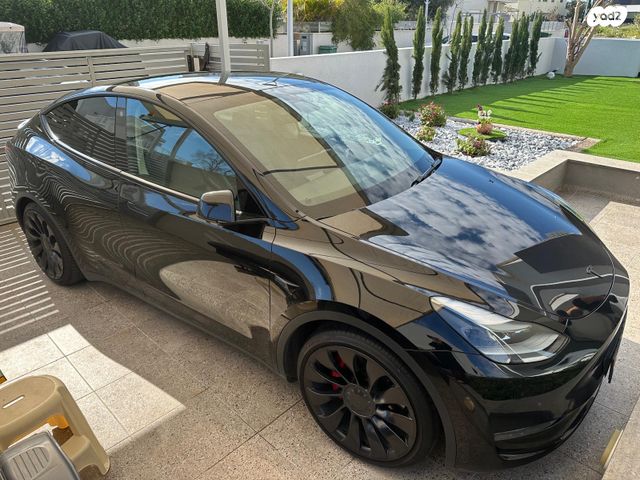 מודעת רכב טסלה מודל Y
