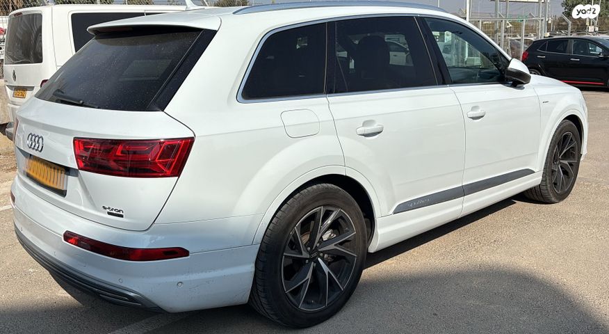 מודעת רכב אאודי Q7 2